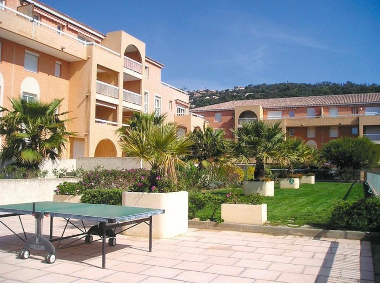 Appartement Residence Santa Barbara Avec Piscine Et A 750M De La Plage Кавалер-сюр-Мер Экстерьер фото